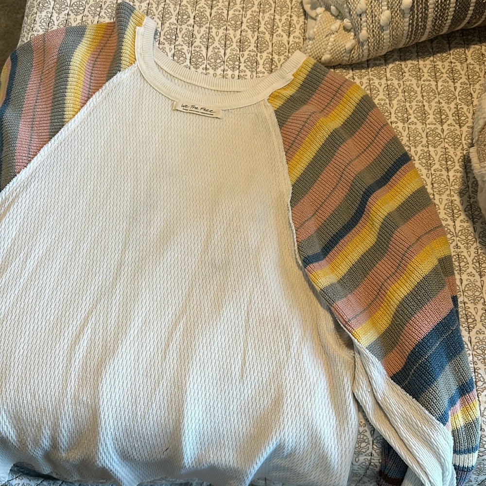 Long sleeve free people sweater.